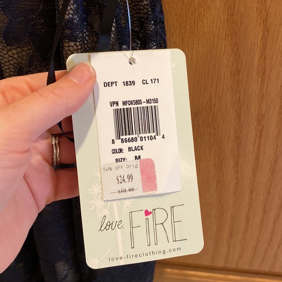 Brand new lace dress - Picture 3 of 4